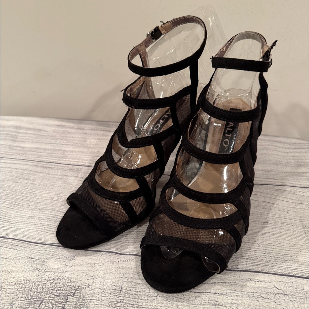 Rialto Robby Strappy black suede Dress Sandals/size 6